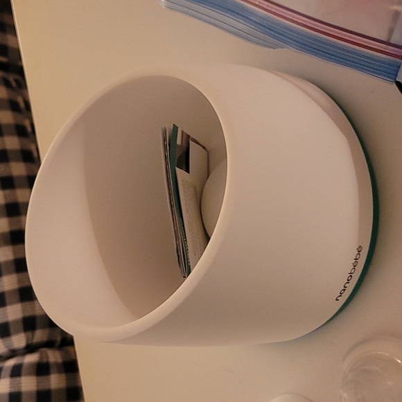 Nanobébé bottles and accessories, warmers, and bag of assorted bottles - Picture 2 of 4